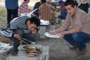 フィリピンのお魚「焼けたかな～」