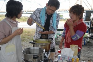 ペルー料理　ｱﾋ・ﾃﾞ・ｶﾞｼﾞｰﾅ　味見中