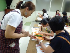 講師のチュティマさん