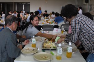 名刺を渡して自己紹介♪