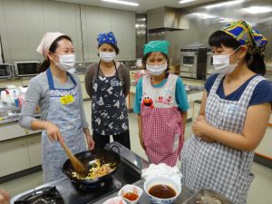 パッタイの麺を炒める